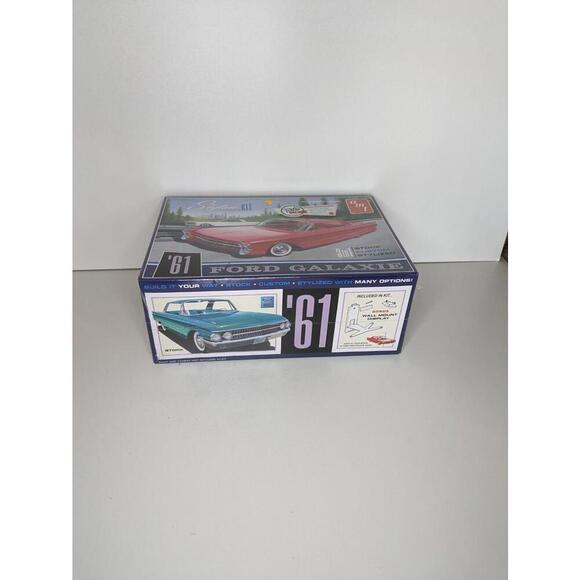 1961 Ford Galaxie Styline 61 Stock/Custom/Stylized AMT 1/25 Scale Model Kit Car - Picture 2 of 4